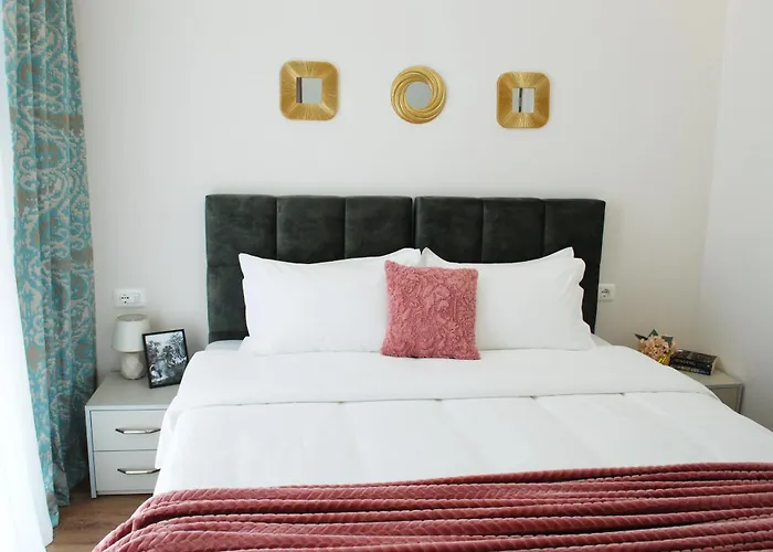 Lindi's 8 5 Apartman Tirana