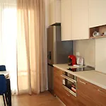 Lindi's 8 5 * Tirana