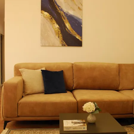 Lindi's 8 5 Apartment