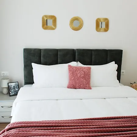 Lindi's 8 5 Apartment Tirana