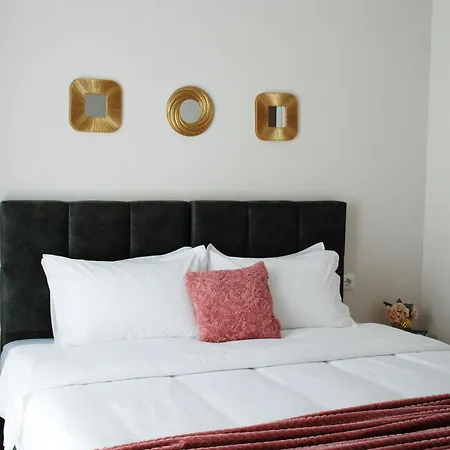 Apartment Lindi's 8 5 Tirana