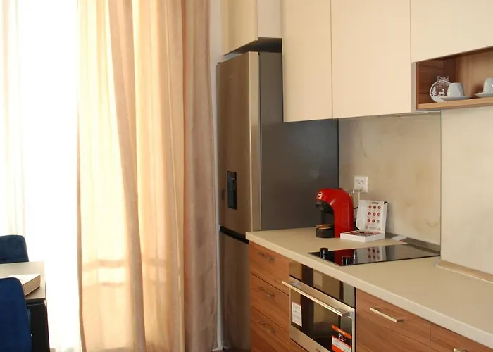 Lindi's 8 5 * Tirana