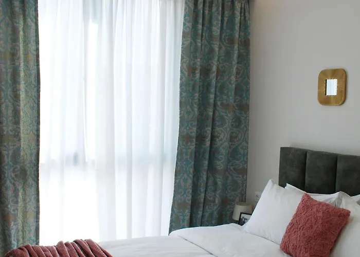 Lindi's 8 5 ティラナ